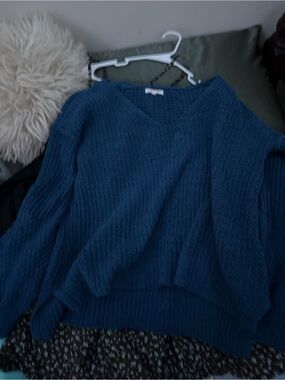 Women's V-Neck Chunky Knit Sweater - Blue